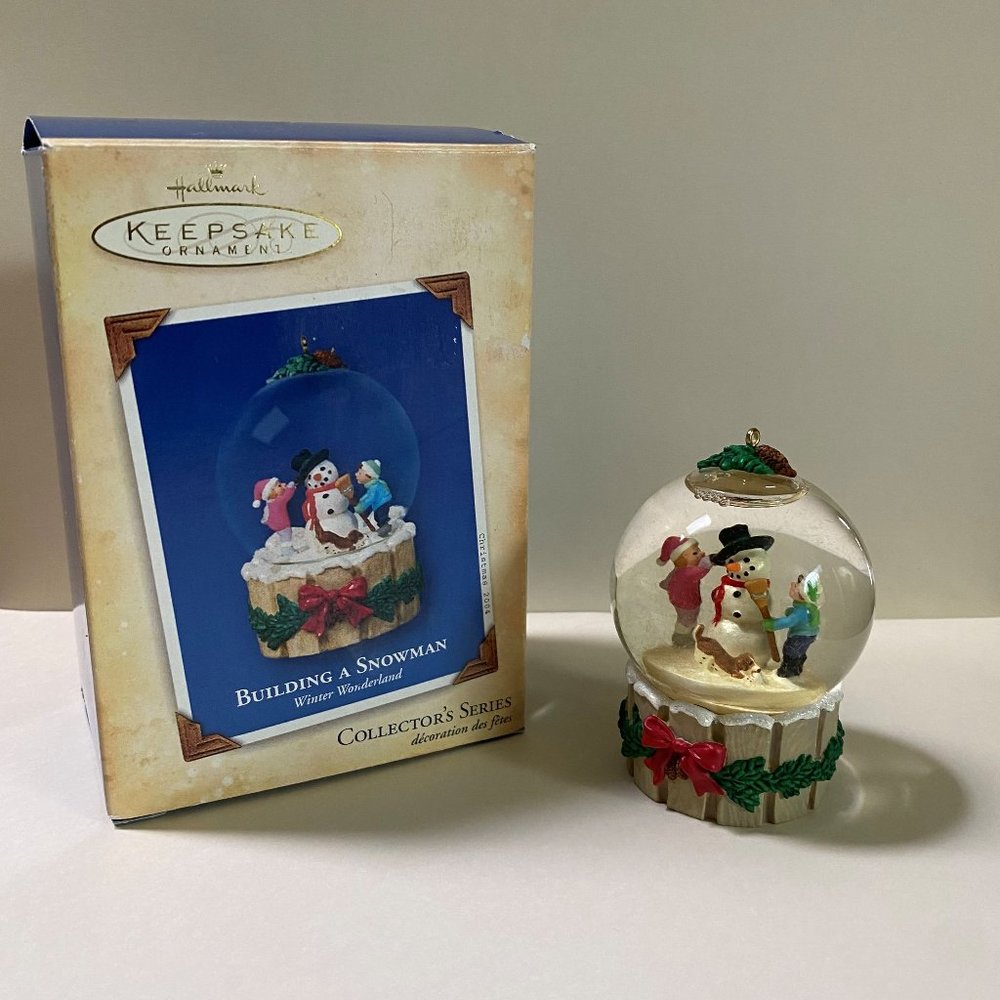 Hallmark Keepsake 2004 Winter Wonderland #3 - Building A Snowman